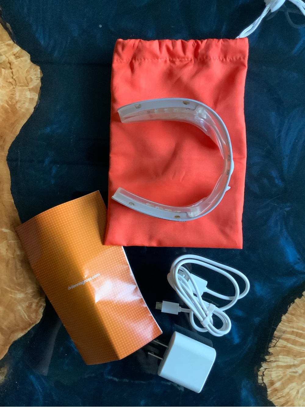 EUC Dr. Dennis Gross LED Spectralite Eye Care PRO with Orange Travel Pouch